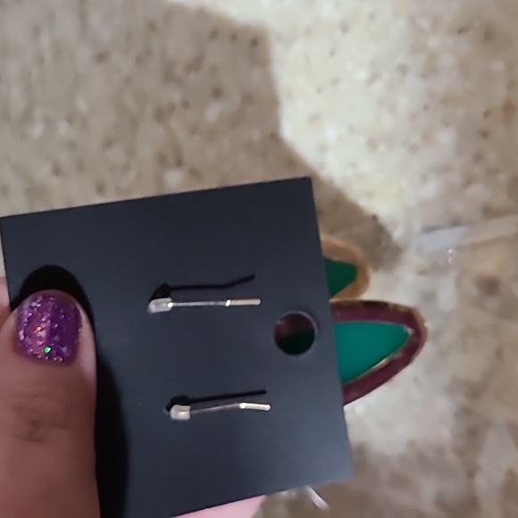 Green Dangle Earrings - Picture 2 of 2